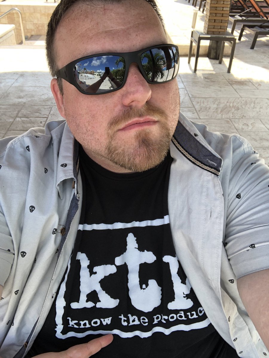 ChesapeakeShark's tweet photo. @F_H_C_W when your on vacation, but you still want everyone to #knowtheproduct #fhcw #mexico https://t.co/150vmvjlXh