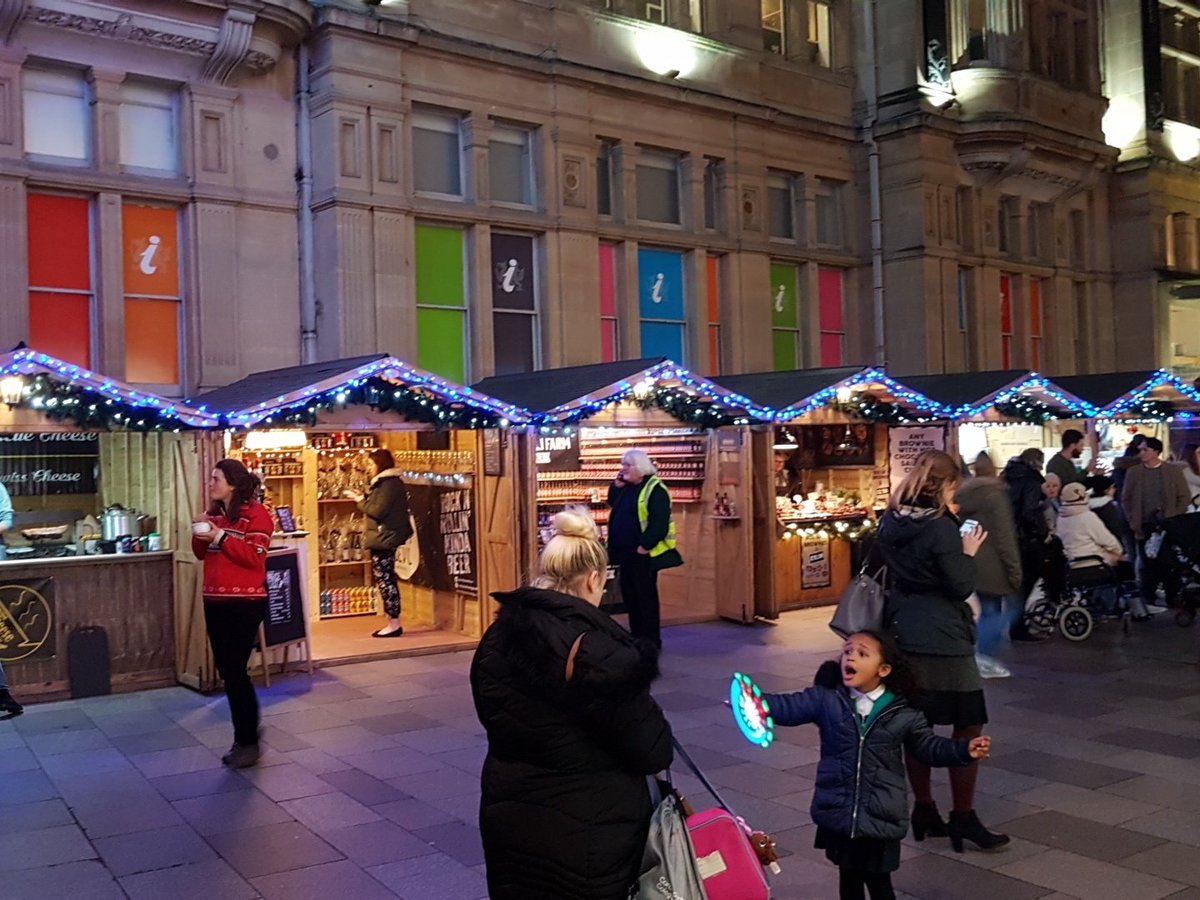 craftydevilbrew's tweet photo. It's feeling a bit like #christmas and we have started the Hayes @CraftfolK mkt come join us #newbeerlaunch #wearecardiff https://t.co/LwI5zTmnC9
