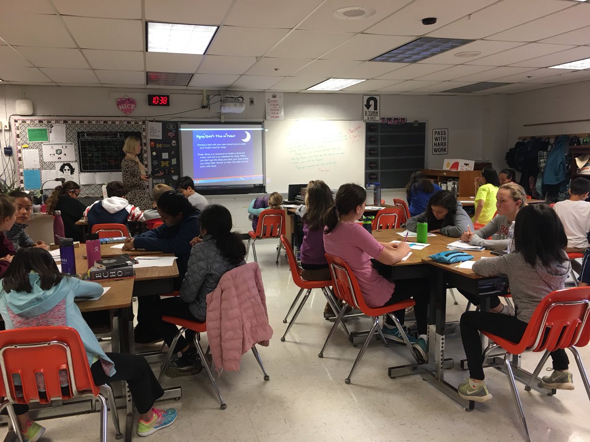LouiseArcherES's tweet photo. Thank you parent experts for your presentations! #healthfair2017 https://t.co/jddM0xCuam