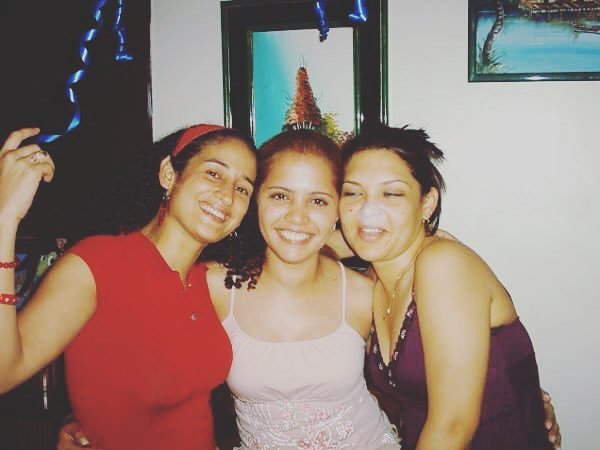 jofeinny's tweet image. He aquí un tremendo #TBT con mis bellas y guerreras amigas que extraño siempre! @carolinabeixy y mi viejita #rustm… ift.tt/2AtKlQV