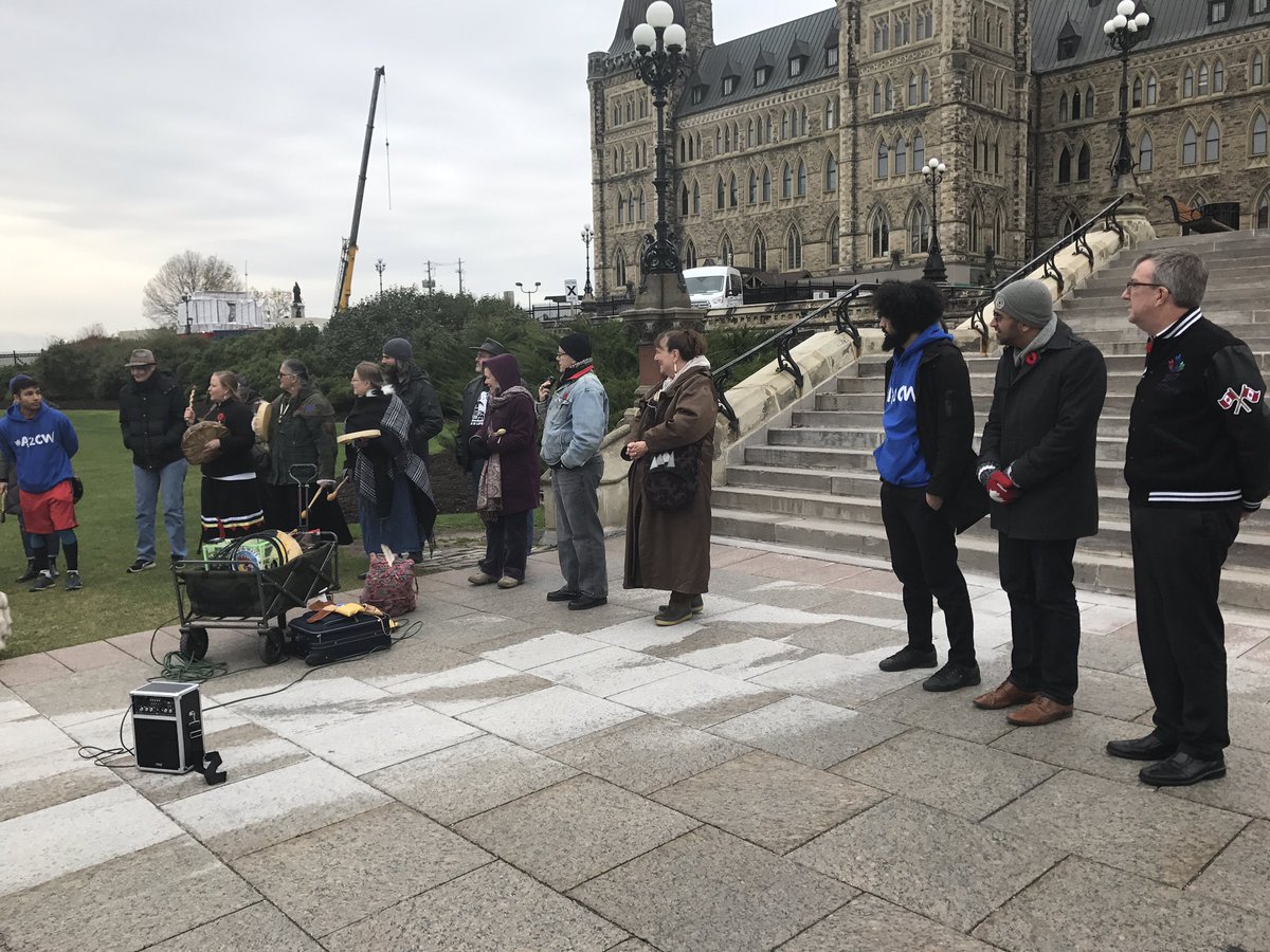JimWatsonOttawa's tweet photo. Proud to support Hassan Syed, The Water Runner of @A2CleanWater, on his journey to raise awareness towards the clean water crisis on First Nations reserves.
Je suis fier de ses efforts et de son activisme envers une cause très importante. #A2CW https://t.co/Rv30xAJYw5