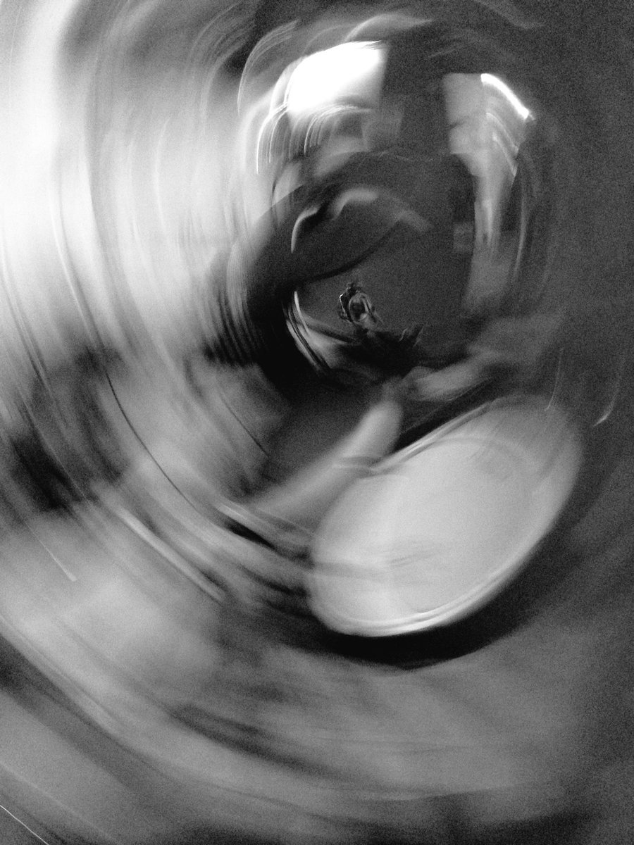 choihangyi67's tweet photo. The different between the 2 drum blurry effect #drum #blurrydrum #blurryeffect #darknessofdrum https://t.co/tT8bwhFYB2
