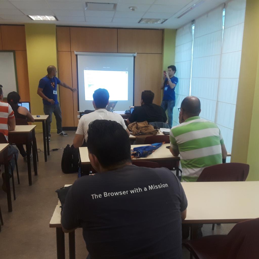 cubaconference's tweet photo. Celebrando los 13 años de #Firefox en @cubaconference con taller de @ffxmania #Cuba #Firefox13 #tech #DaleCubaConf https://t.co/Ty2GUd4qTq