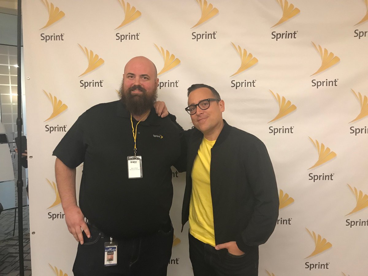 ThatSprintGuyE's tweet photo. I got to meet Paul #CanYouHearThat #SwitchToSprint #PaulSwitched https://t.co/MNuGXpRTJA