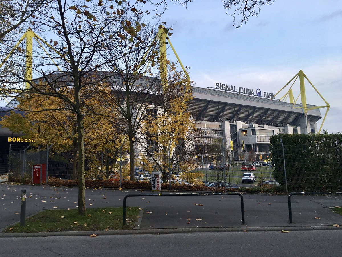 rasmus's tweet image. Beer and currywurst seems like a fitting end to #phpruhr17 and my visit to Dortmund