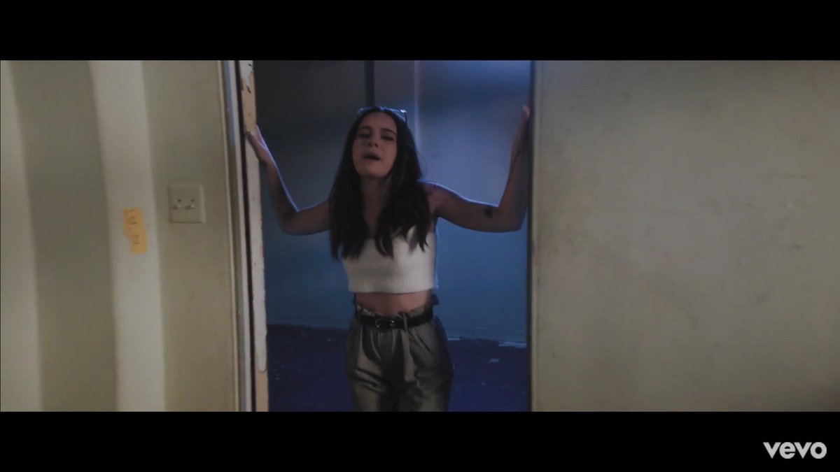 beamiller_ita's tweet photo. Il video ufficiale di ‘Repercussions’ è fuori ORA! #RepercussionsMusicVideo https://t.co/NMZwDeDl2D https://t.co/qV32Md1YUk
