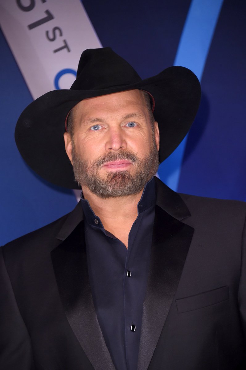 Garth Brooks admits lip-syncing: My voice isn't going anywhere. Do you think people need to give #GarthBrooks a break? #EverybodyTalks