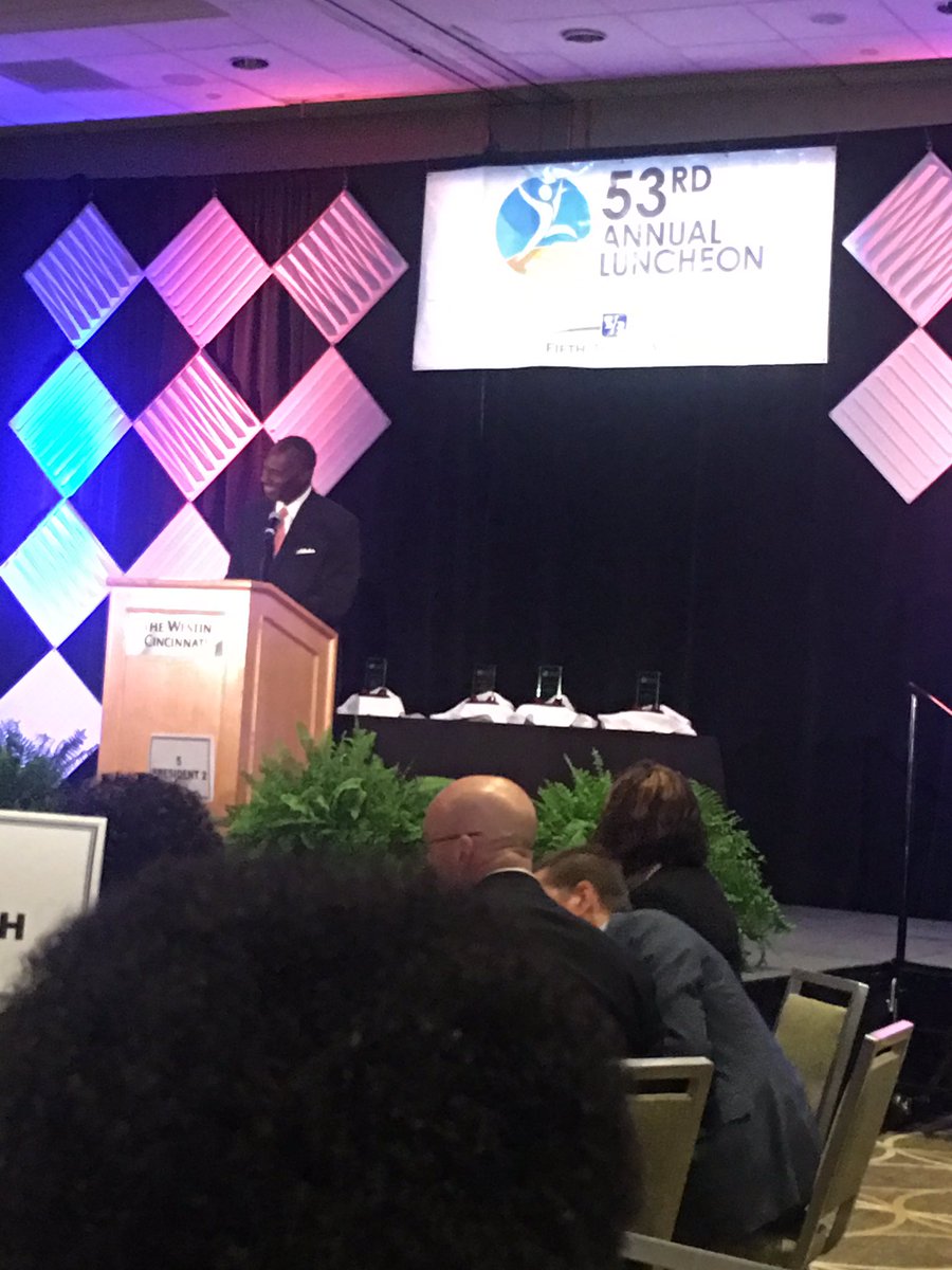 IAmAlexisRogers's tweet photo. Love seeing @CourtisWLWT ! He's doing a great job & repping @GreaterCincyABJ at #CAA2017 Excited to see my @NABJ sister @AprilDRyan speak! https://t.co/YcorBkNEfs