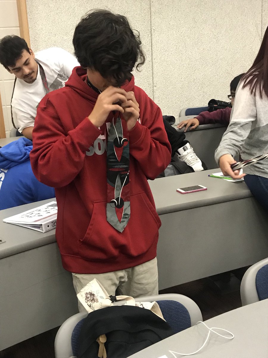 JackMcCann34's tweet photo. Teen 2 learned how to tie neckties! #BHarmonNow #TLMcCann https://t.co/yNBoj8rUJh