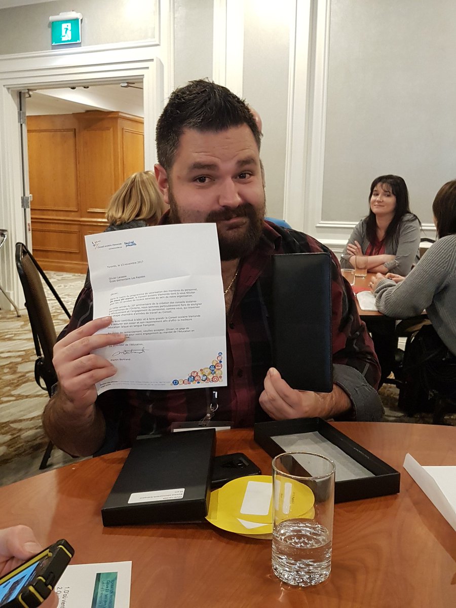 EricBarrette1's tweet photo. Félicitations Olivier, 10 ans de loyaux services au @CSViamonde. Tu laisses une marque sur les gens que tu croises! Tu nous inspires. #formationAC2017 https://t.co/oVEcqhgeuf