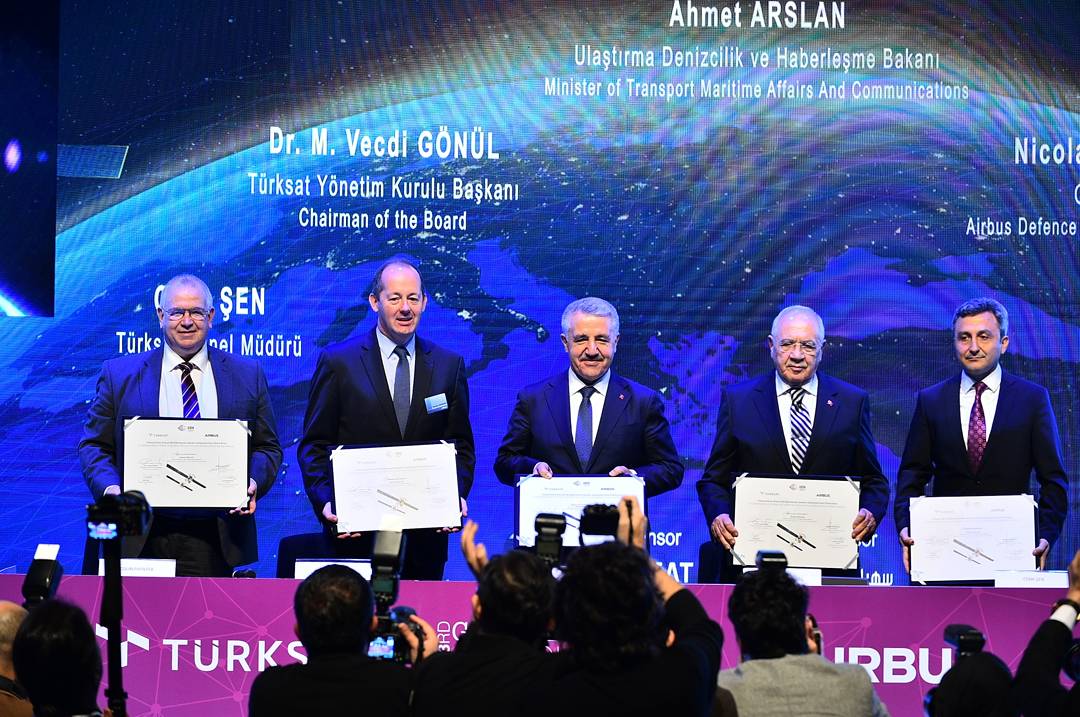 PiaSahne's tweet photo. Türksat 5A ve Türksat 5B Haberleşme uyduları Sözleşmesi Haliç Kongre Merkezinde imzalandı. https://t.co/uhGEIPMLZf