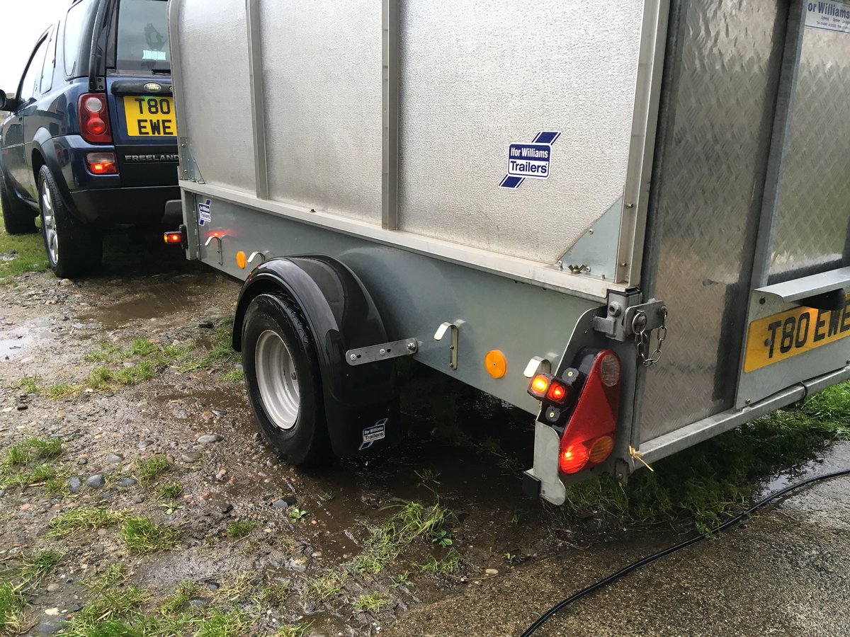 maolfold's tweet photo. Pimping out trailer with some side markers . #pimpmyfloat #isleofiona https://t.co/p2t9G8LGMg