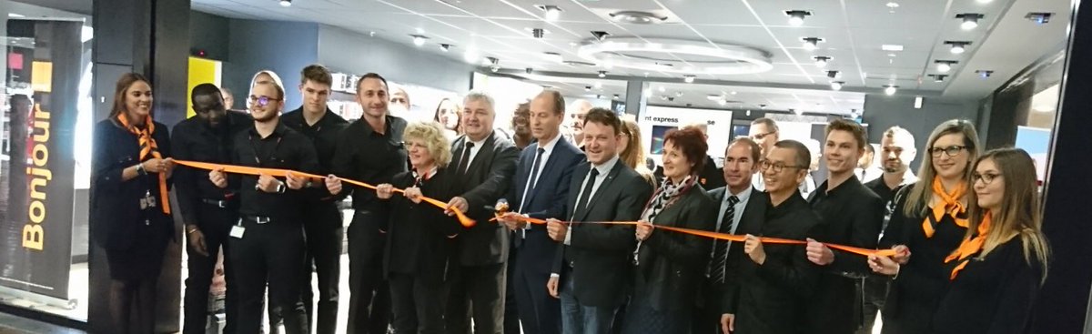 YA_Leroux's tweet photo. Très heureux de l’inauguration en présence des élus et de toute l’équipe du nouveau smartstore #Orange à la galerie Cora Colmar Houssen et du 1er DAB #OrangeBank #OrangeEst 👍 https://t.co/TMwAo6ZdOB