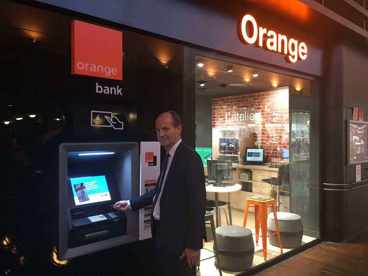 YA_Leroux's tweet photo. Très heureux de l’inauguration en présence des élus et de toute l’équipe du nouveau smartstore #Orange à la galerie Cora Colmar Houssen et du 1er DAB #OrangeBank #OrangeEst 👍 https://t.co/TMwAo6ZdOB