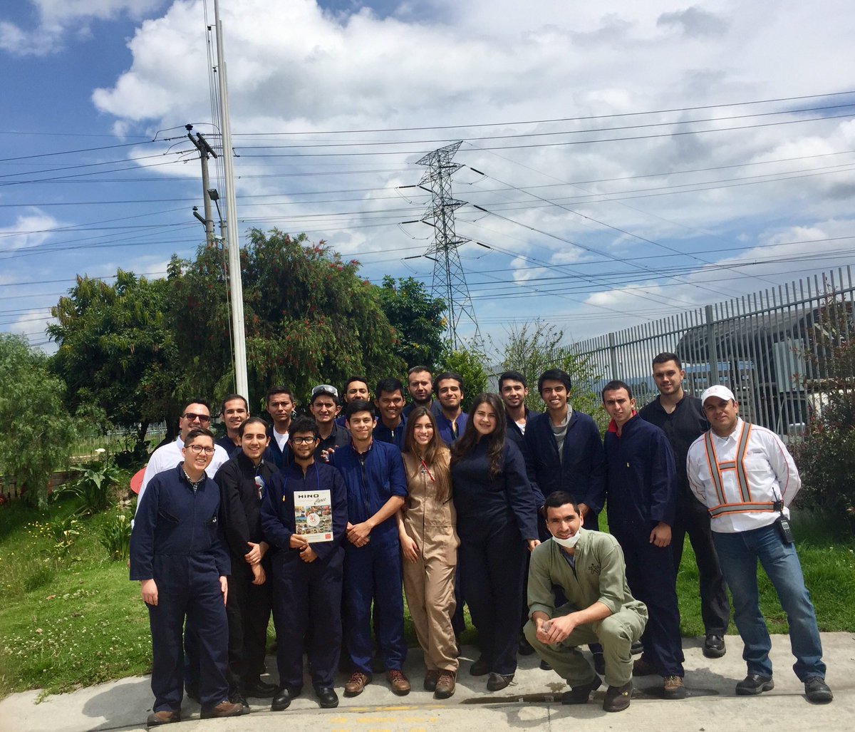 DADFINEM's tweet photo. Estudiantes @Escuelaing en visita técnica Hino Manufacturing Colombia @IMEC_Procesos https://t.co/DshCJSsa8s