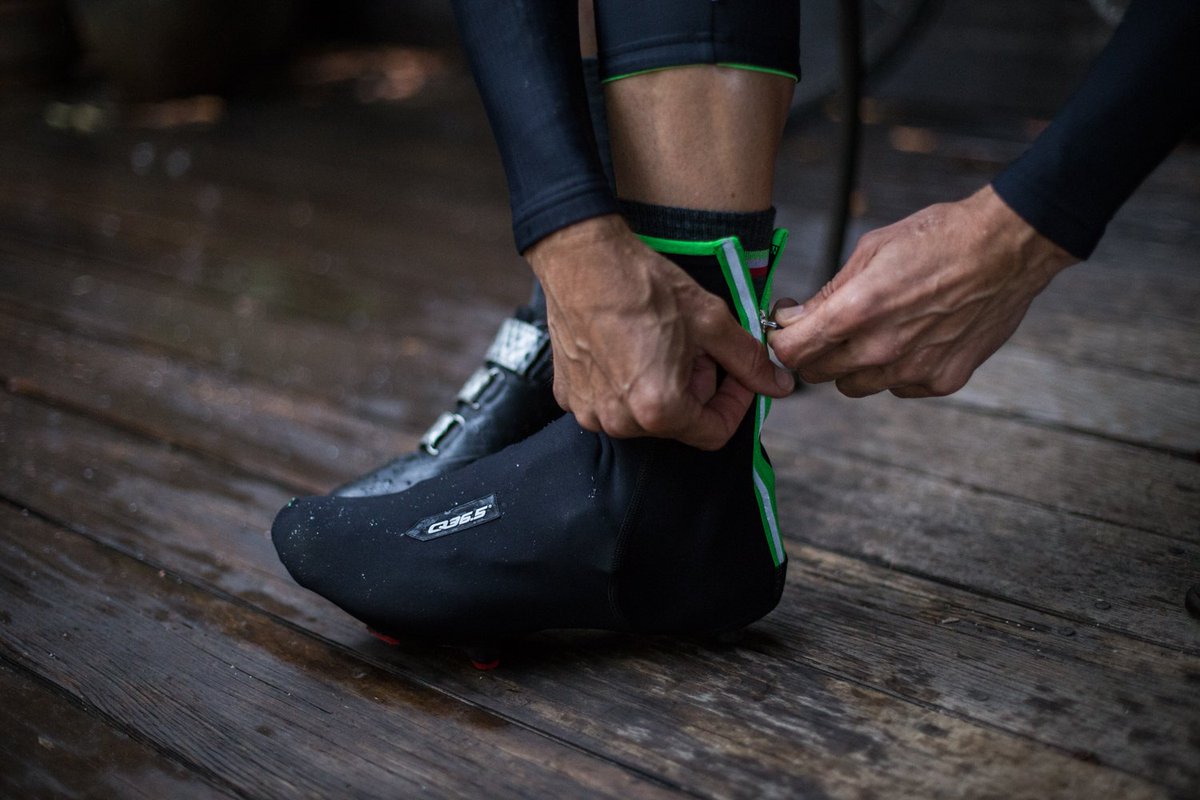 AboveCategory's tweet photo. Raise your hand if you got rained on yesterday! 🙋🏽‍♂️ We're currently brushing the dust off our personal rain gear, not least of which, these bad boys: https://t.co/Je7b4t55gx https://t.co/f0894OWf0a