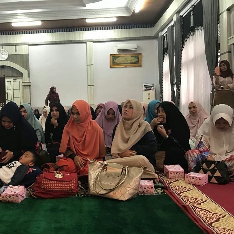 HmC_Aceh's tweet photo. Kajian Rutin HmC Aceh dg tema SILATURRAHIM bersama ustadz Husni Suardi https://t.co/hw8BQYuoqk