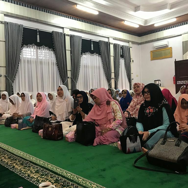 HmC_Aceh's tweet photo. Kajian Rutin HmC Aceh dg tema SILATURRAHIM bersama ustadz Husni Suardi https://t.co/hw8BQYuoqk