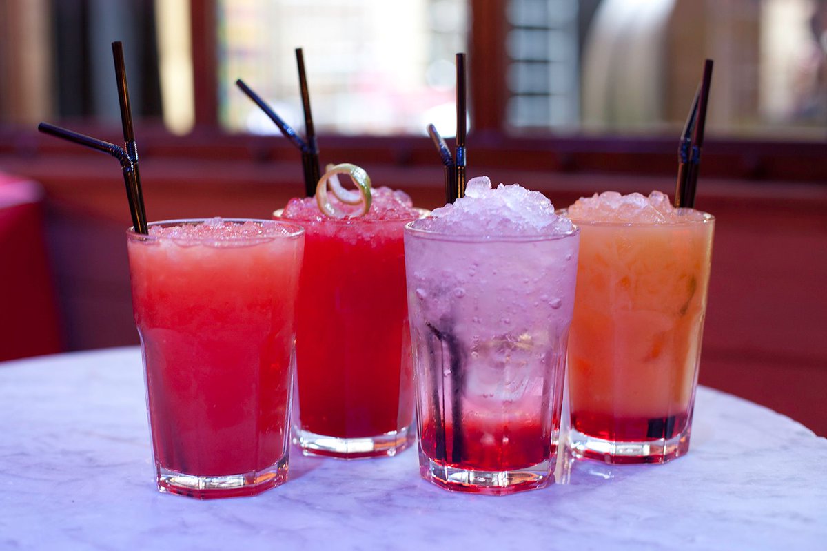 Everleigh___'s tweet photo. The end of the week is in sight and we're ready to bring over the finish line with cocktails!!! #Everleigh #EverleighGarden https://t.co/p2nzci0ekC