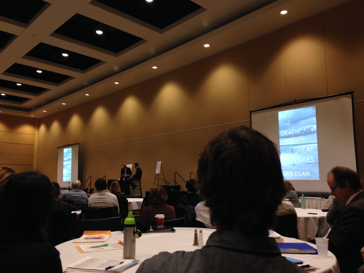 swimguide's tweet photo. Packed house at plenary session with author of #TheDeathandLifeoftheGreatLakes #DanEgan at #SOLM17 #GreenBay @swimdrinkfishCA https://t.co/9quaYD8A6Y