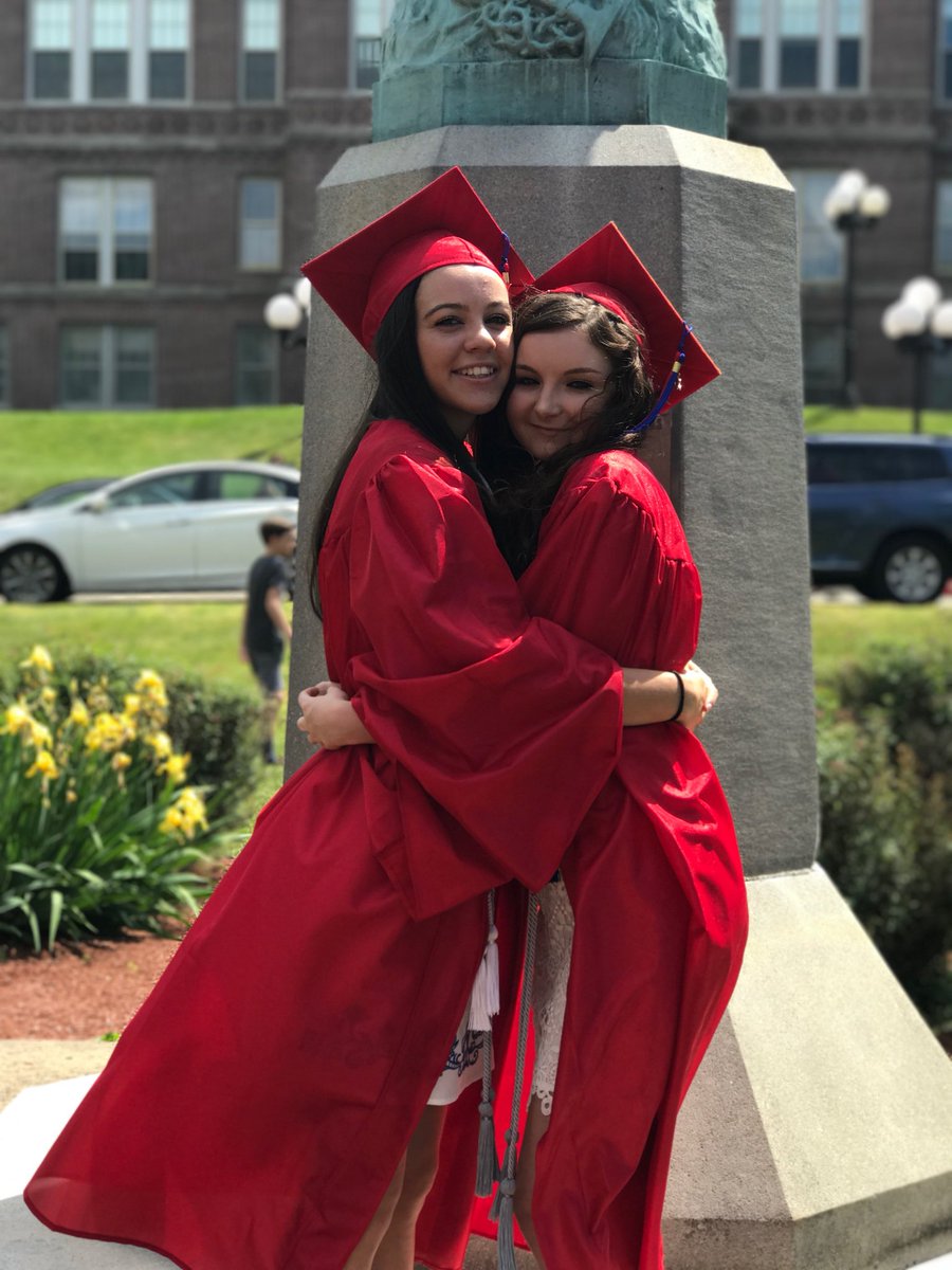 Hannatousignant's tweet photo. Happy birthday @xoalissabeck can’t wait to be reunited this weekend and tear bentley up together 😈❤️ love u😘 https://t.co/DVfVLlIw22
