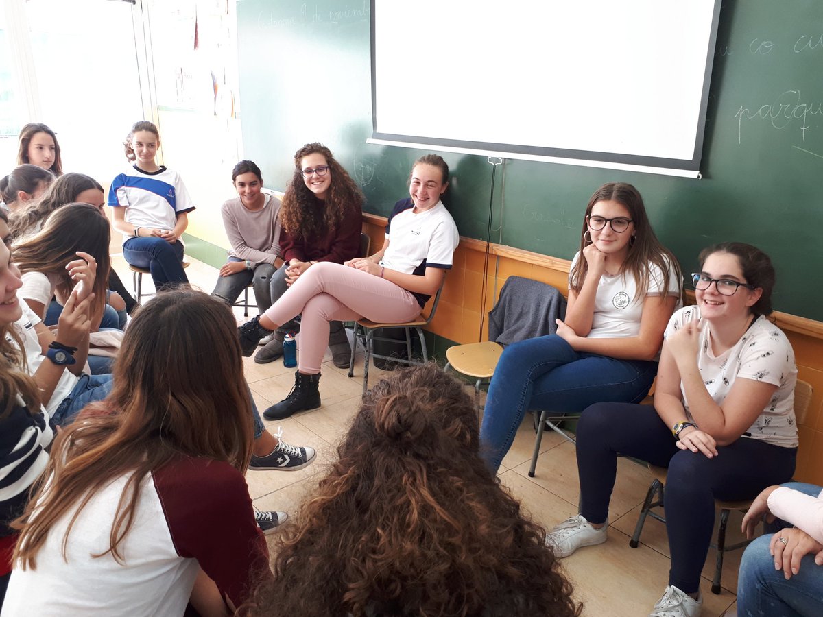 GA4 pone en común sus opiniones acerca de su futuro y la importancia de Dios en sus vidas. #Welovegrupos #MaristasCt17 #GVX #GA4