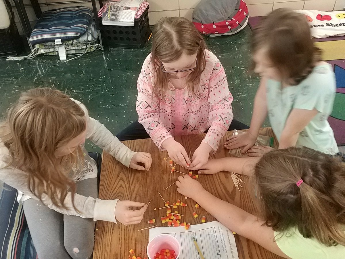 SyarAustin's tweet photo. Candy corn STEM challenge! 
#MakeItHappen 
@Edgewood_ES https://t.co/LLMt1zAFkI