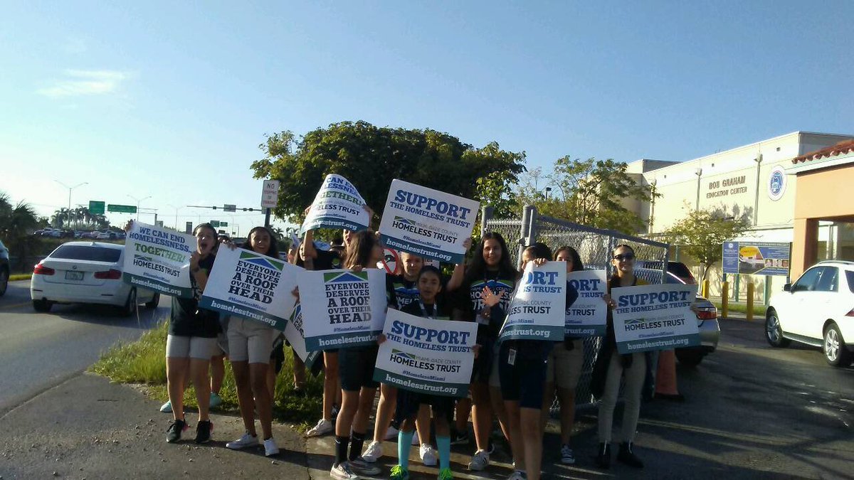 HomelessMiami's tweet photo. This is #HomelessAwarenessDay in action! Bob Graham's National Junior Honor Society is out spreading the word about homelessness in Miami! #HAD2017 #HomelessMiami https://t.co/pHZr5aWxjv