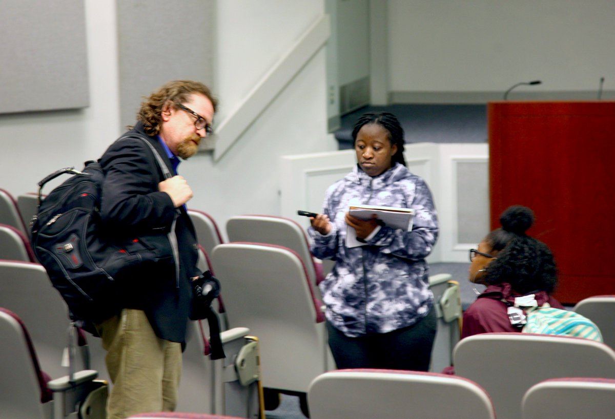 Author <a href="/Danchaon/">Dan Chaon (@danchaon.bsky.social)</a> chatting with #fmu students after his first session in the Pee Dee Fiction and Poetry Festival #pdfpf #pdfpf17 <a href="/francismarionu/">Francis Marion University</a>