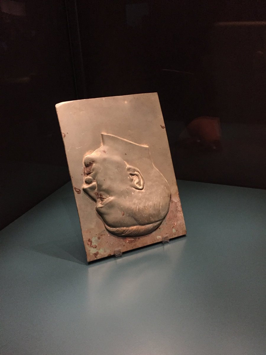 despudelskern's tweet photo. "Äch bän wäder da!" Hitlerrelief aus dem Rhein gefischt. #tweevening @HistMuseumBs https://t.co/5dXoXL8WHk
