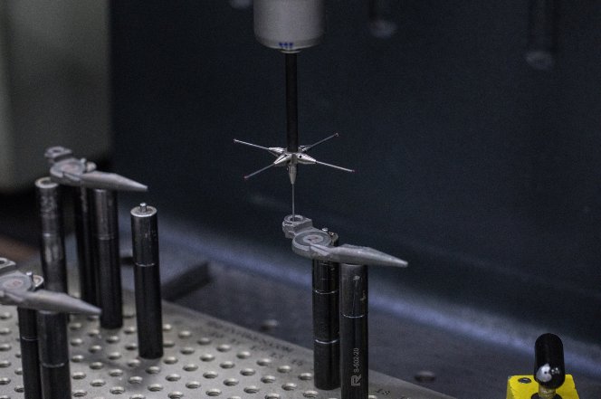 leathermannz's tweet photo. This is a photo of one of our CMMs (Coordinatemeasuring Machine) that are able to measure parts with extreme precision. #FactoryFriday https://t.co/dHqyU4l8Mc