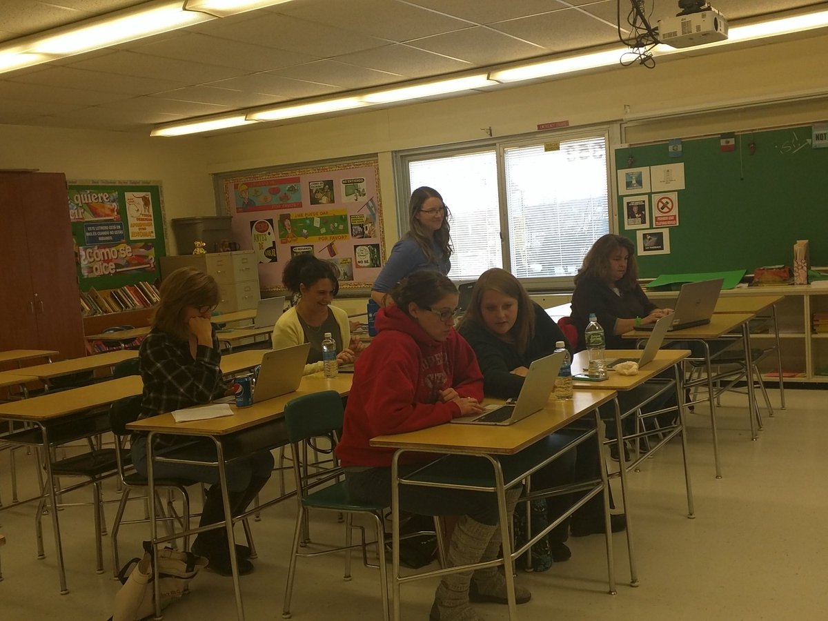CZawatski01's tweet photo. Ts ldg learning with @EDpuzzle #WeAreGouverneur #GCsTechSummit. https://t.co/WCxlwMVefO