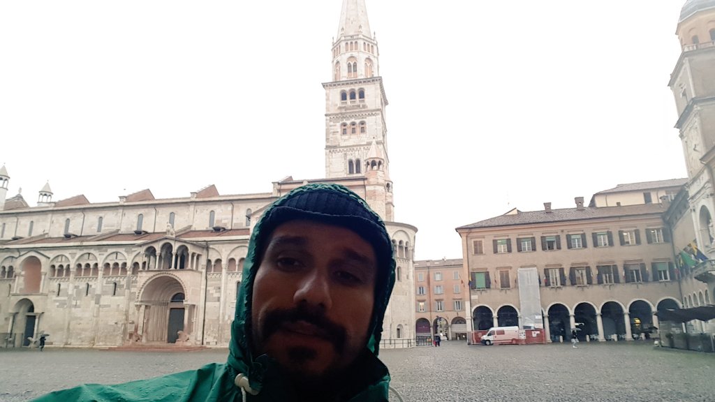 JoelSepelJOELSE's tweet photo. #Modena #ModenaCity #Modena🇮🇹 #ModenaItaly #Musician #Musico #Performer #Singer #Rocker #Italy #Italy🇮🇪 #Country🇮🇹 #Traveller #FrontMan #piazzagrandemodena #JOELSE #JOELSEPEL #crumblenot #TalentosoYDeterminado #ModenaCentro #italiansinger #PERFORMER #frontman #powervocalist https://t.co/hPokG1xXdf