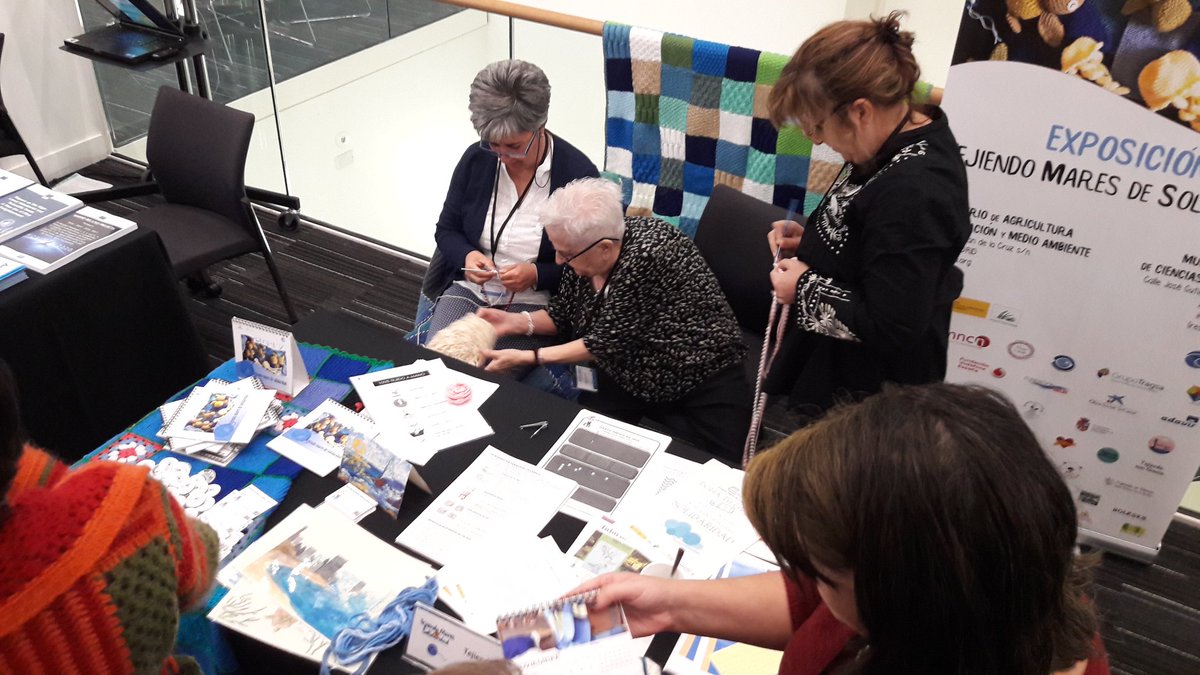 eellogic's tweet photo. Back from #ASPC2017 #Glasgow with:
- bunch of new mates
- knitted jellyfish hat & MSP boardgame
- that George Peppard feeling https://t.co/HI77KdTFjT