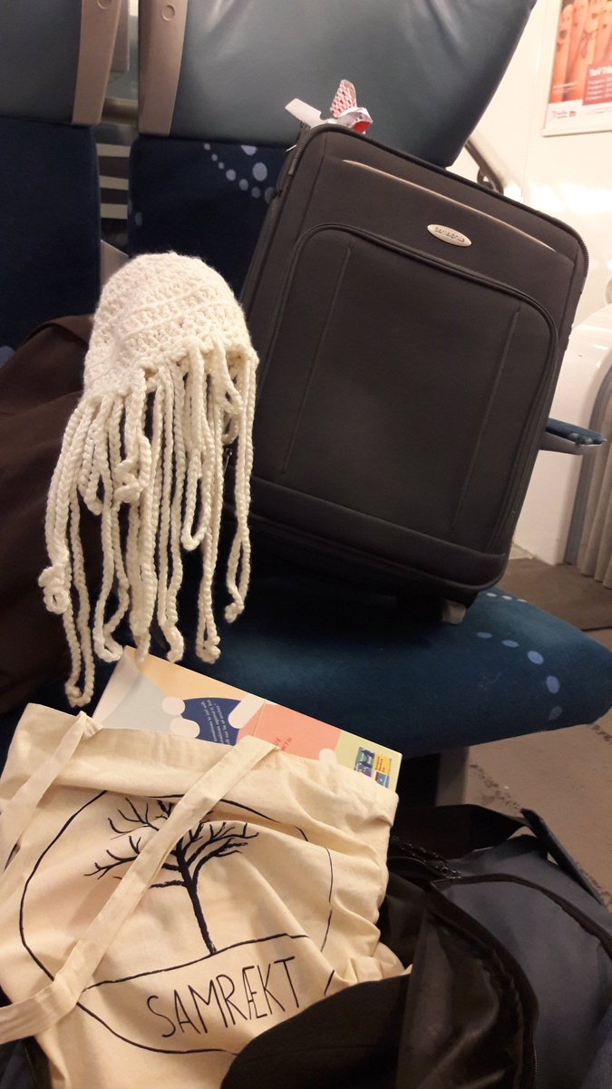 eellogic's tweet photo. Back from #ASPC2017 #Glasgow with:
- bunch of new mates
- knitted jellyfish hat & MSP boardgame
- that George Peppard feeling https://t.co/HI77KdTFjT