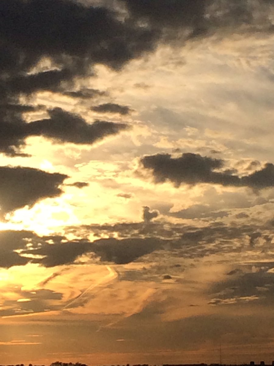 NULOOKREFINISH's tweet photo. This isn't nature this #globaldimming #solarshield2017 #wedonotconsent https://t.co/RZeEAsNrIe