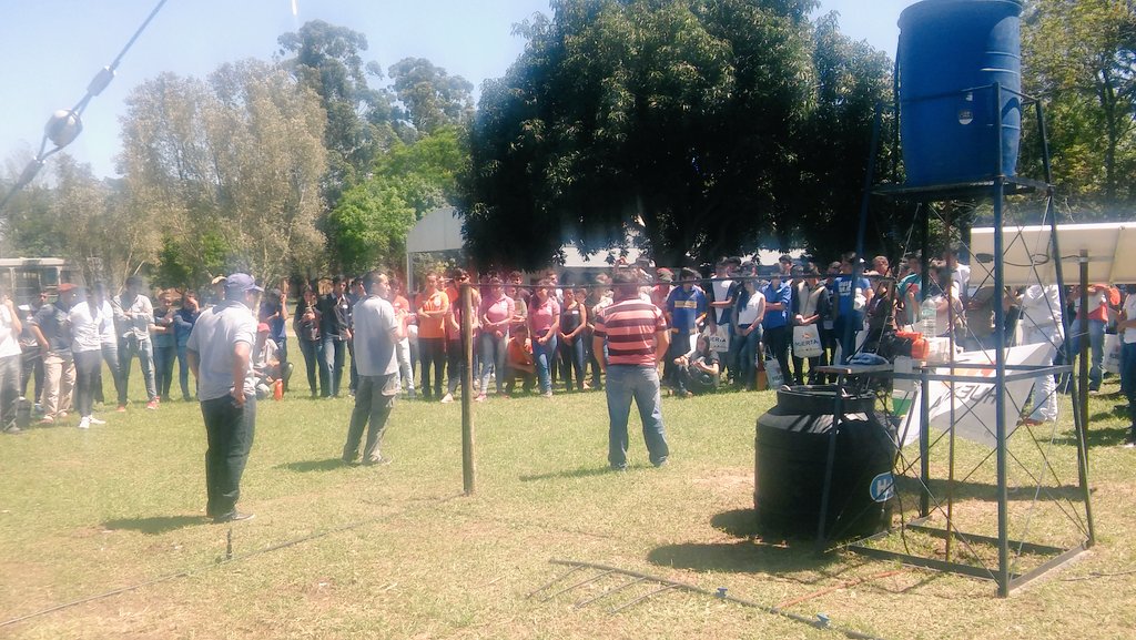 AF_INTA_CTES's tweet photo. 31/10 Las #energíasrenovables c los estudiantes: bombeo de #agua #Solar #educación #Innovación #AF @prohuerta #profeder #PE-369 https://t.co/uDSor1kYZm