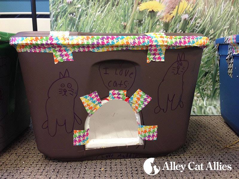alleycatallies's tweet photo. Today we’re remembering when the #DaisyScouts helped build and decorate these beautiful outdoor shelters two years ago, just in time for winter. Feeling creative? Check out our shelter options gallery! https://t.co/d3gdTptQCS #cats #tbt https://t.co/qZqM12eShK