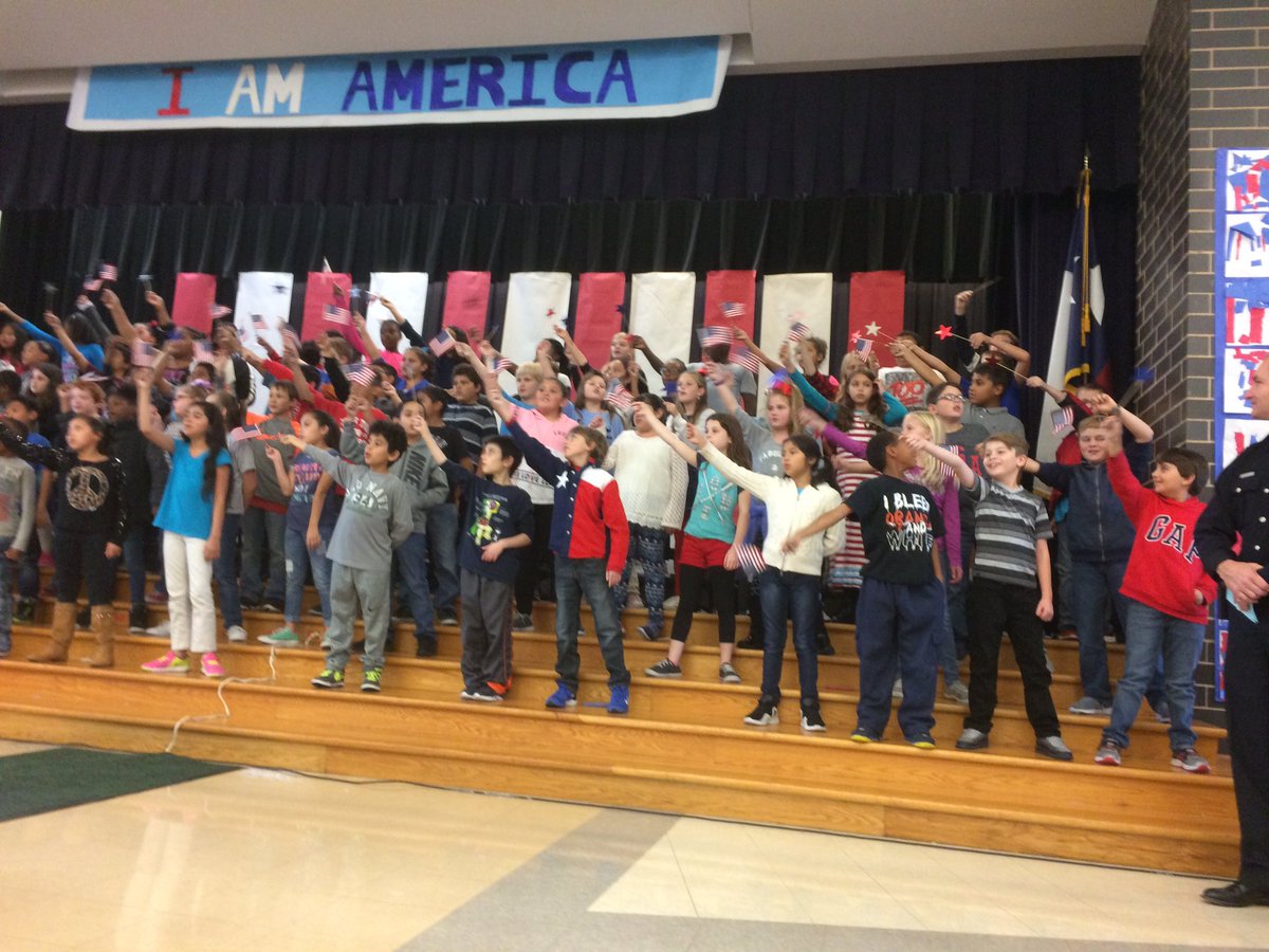 flippinreading's tweet photo. Come out tonight at 6pm and support 4th Grade as they present I Am America. Amazing job at the 2pm performance!!! #NeblettKnight #thx4SISD https://t.co/rKsA8g3hqH