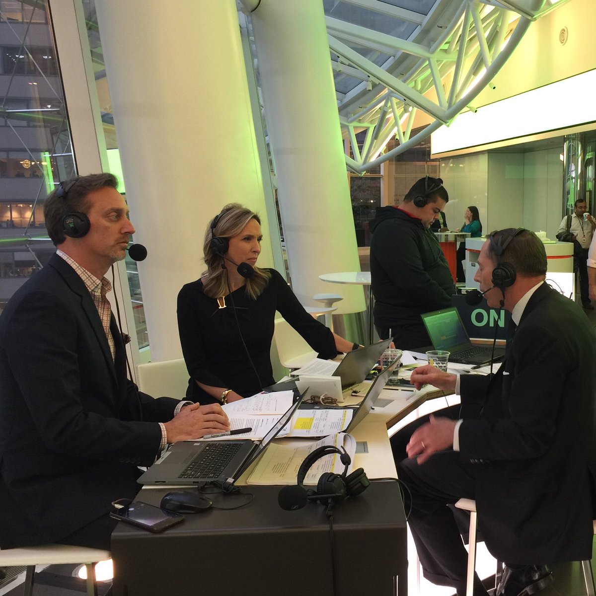 CoryTV's tweet photo. Does President Xi pose a Mao-like risk to the US? 🇨🇳 So says ex-CIA chief Gen. David #Patraeus on @BloombergRadio. 🎖 https://t.co/dvykQ3hbQG (w. @CarolMassar) https://t.co/nVNgMPuv3y