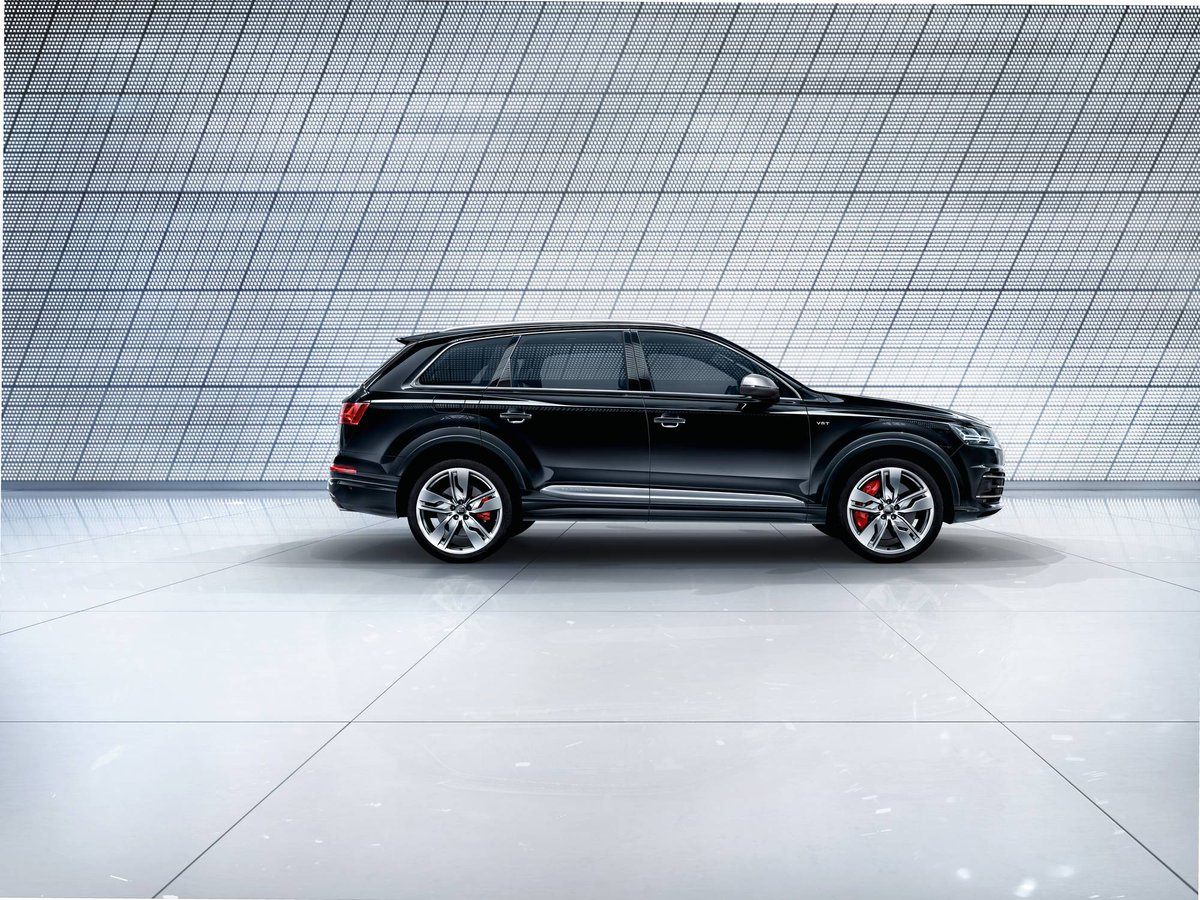 AudiFrance's tweet photo. L'Audi SQ7 TDI c'est un moteur V8 développant 435 ch et 900 Nm de couple disponible dès 1000 tr/min mais aussi un habitacle sportif et raffiné pouvant accueillir jusqu'à 7 personnes. https://t.co/zVs56uukFg
