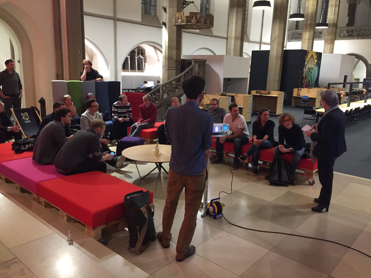 digitalHUBac's tweet image. Gerade Mitglieder- #ComeTogether bei Pizza und Impuls von Alex Stoffers #ModellAachen zum Thema #Vertriebsdokumentation im #digitalHUBac #AachenDigital