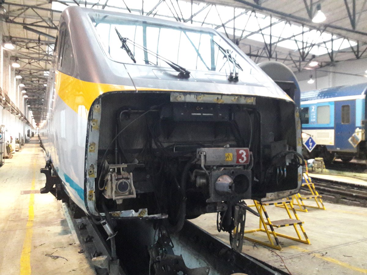 Jedno z Pendolin včera narazilo do pracovního vozíku na trati. Celý den je v péči techniků v depu. Na trať se nám Pendolino vrátí pravděpodobně v neděli, držme technikům palce!