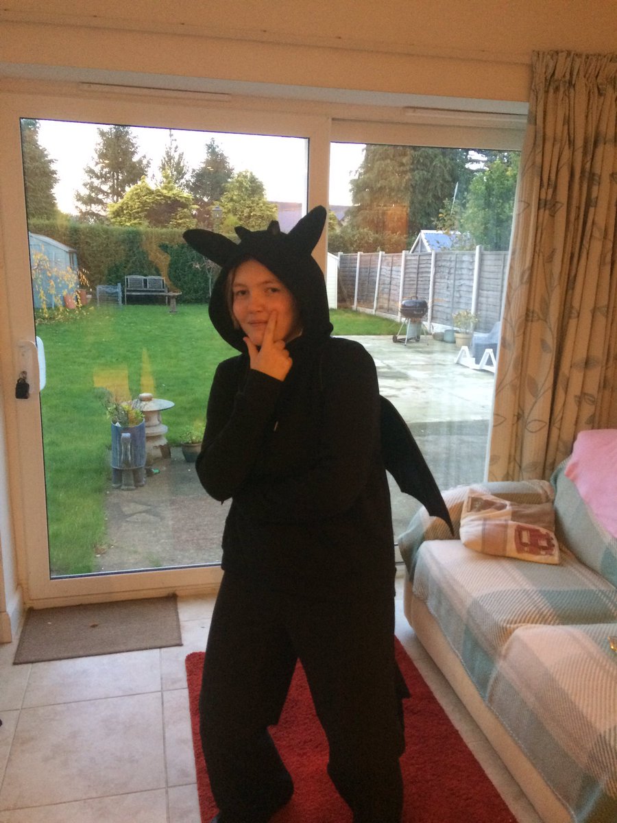 master_pidge's tweet photo. It's finally done! My toothless cosplay made by my friend @Vickysim02. It's a masterpiece! https://t.co/Do7j88PbkZ
