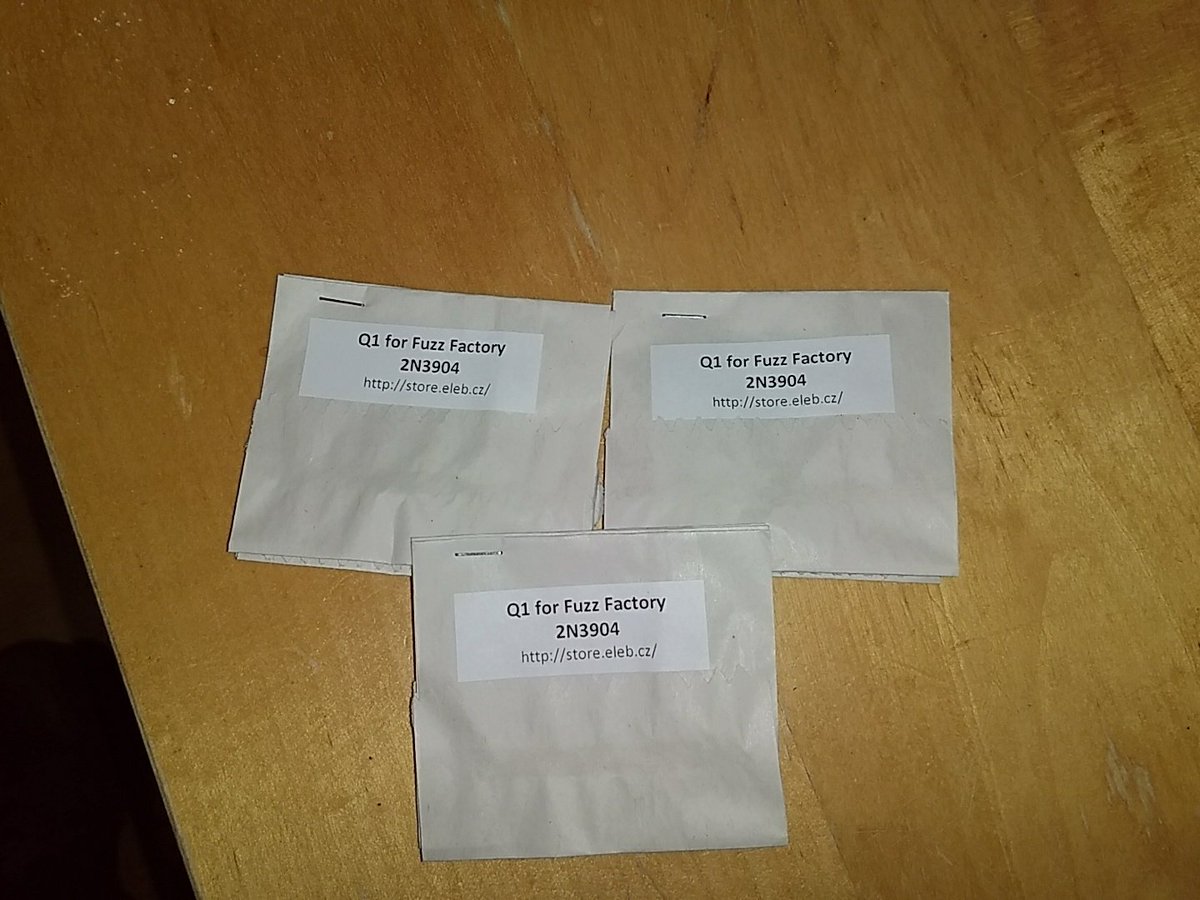 roflincopter's tweet photo. De eerste lading "packaged magic smoke" is binnen, nu nog zorgen dat het niet ontsnapt. https://t.co/9GrbMUHWpO