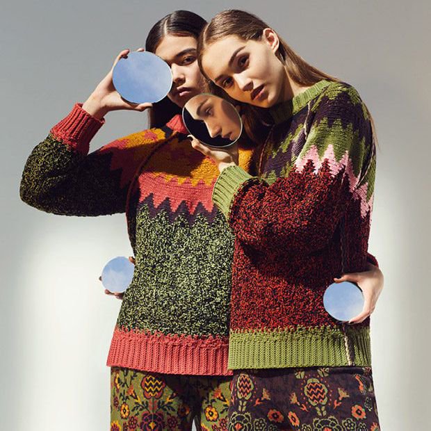 PATTERNITWEET's tweet photo. MIRROR GIRLS
#patterninspiration from the #PATTERNITYResearch Archives today by Mel Bles for @missoni
#spot #mirror #circle #fashion https://t.co/l9XwDuodus