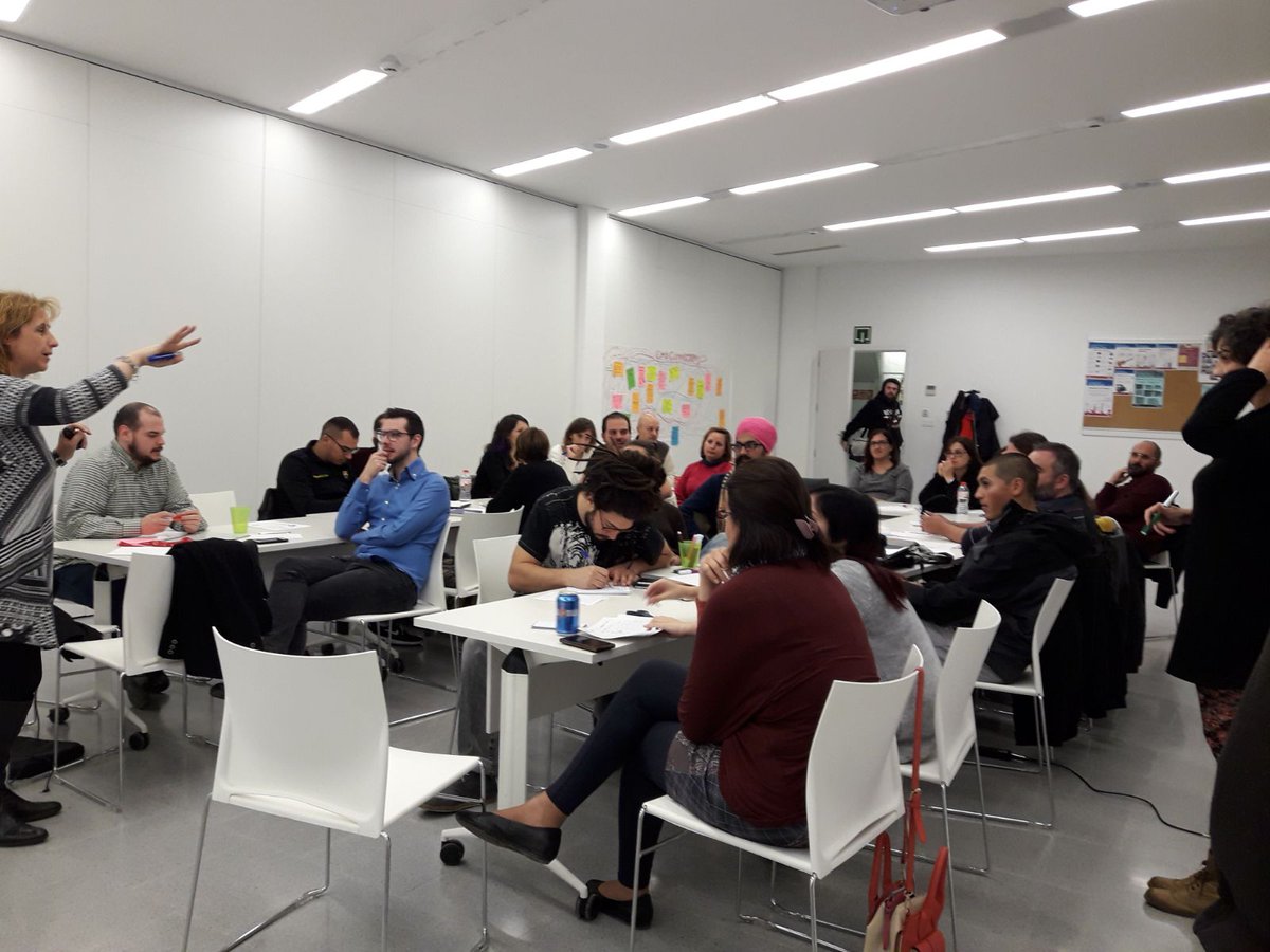 Llistat d'oportunitats i problemes per a definir el repte en el que es volen centrar. #bis17 #santfeliu <a href="/santfeliuinnova/">Sant Feliu Innova</a> <a href="/TeiaGuix/">Coempren</a>