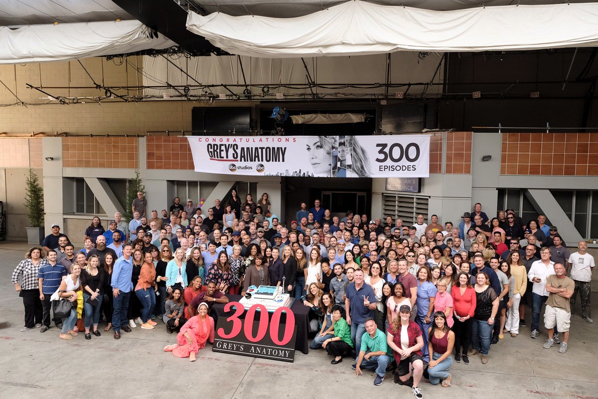BeersBetsy's tweet photo. Grey's Anatomy turns 300 today!!! Incredibly proud of our entire team for making every single episode special. #Greys300 #GreysAnatomy #shondaland https://t.co/yDupvJcGDw