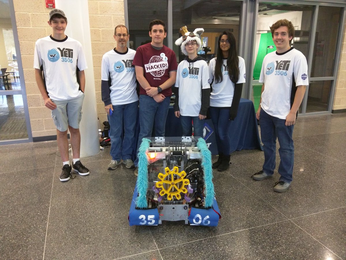 Amazing team from <a href="/YETI_Robotics/">YETI Robotics 3506</a>  at @thegeekfest in Charlotte!!  Really cool robot!