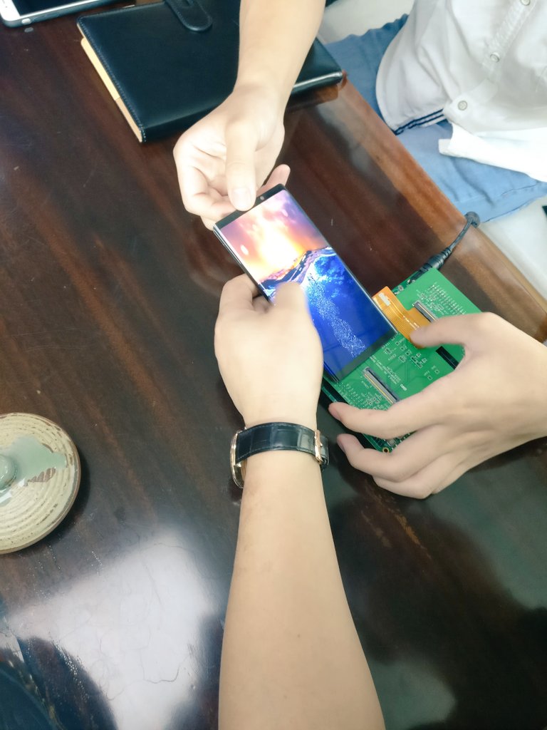 phone_brother's tweet photo. #doogeemix3 ? #curvedscreen 8+128gb #underscreen #fingerprint #dualcamera 21mp+21mp https://t.co/khE5TxjHAD